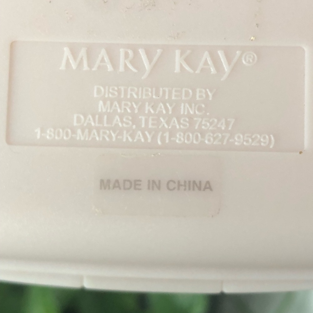 Vintage Mary Kay Light Pink Compact Mirror - Picture 7 of 7